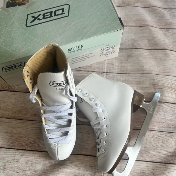 DBX Youth Traditional Ice Skate ‘20 Shoe Size:5 Skate size: 4 - Picture 1 of 5
